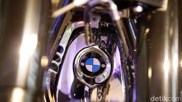 BMW Motorrad Indonesia meluncurkan model cruiser pertamanya yakni R 18 First Edition. Begini tampang keren BMW R 18 First Edition.
