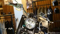 BMW R18 juga dilengkapi dengan perangkat BMW boxer klasik, kopling kering single-disc besar dan gearbox manual enam percepatan.