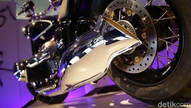 BMW Motorrad Indonesia meluncurkan model cruiser pertamanya yakni R 18 First Edition. Begini tampang keren BMW R 18 First Edition.