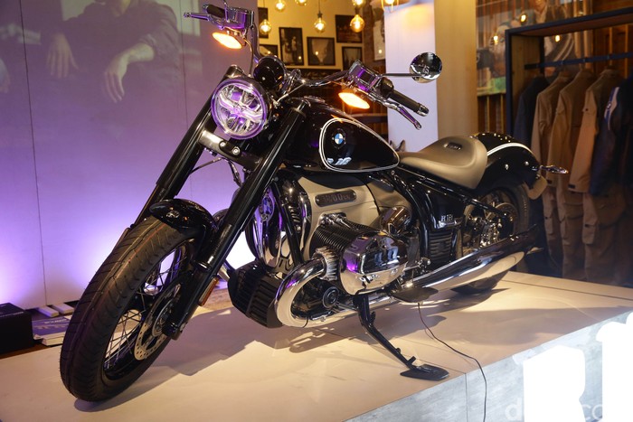 Penampilan Menggoda BMW R 18 First Edition BMW Motorrad Indonesia meluncurkan model cruiser pertamanya yakni R 18 First Edition. Begini tampang keren BMW R 18 First Edition.