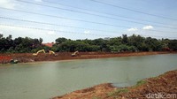 Waduk Pondok Ranggon yang memiliki luas 11 hektare dan kedalaman 4 meter ini dapat menampung hingga 400 meter kubik air.