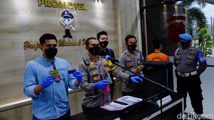 Penipu Modus Jualan Ponsel Murah di Karawang