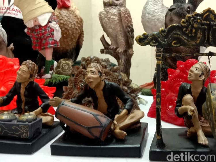 Foto: Kerajinan Tangan-Seni Budaya di Kampung Wisata Kreatif Cigadung