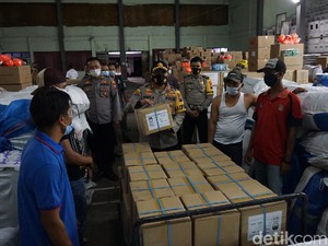Pengiriman Ratusan Boks Surat Suara Pilbup Mojokerto Dijaga Ketat Polisi
