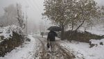 Potret Hujan Salju di Kashmir