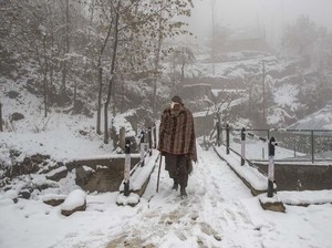 Membeludaknya Wisatawan di Kashmir Usai Ditutup 2 Tahun