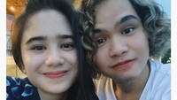 Ketika berbincang dengan Ari Lasso, Tissa Biani membongkar cerita cintanya dengan Dul Jaelani. (Foto: dok. Instagram @tissabiani) 