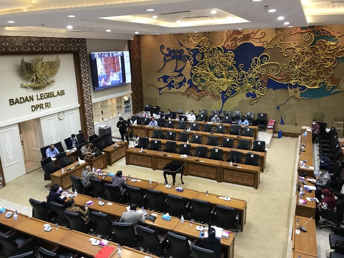 Rapat pleno Baleg DPR RI, di kompleks gedung MPR/DPR pada Selasa, 24 November 2020