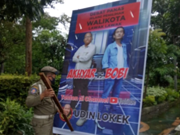 Satpol PP tertibkan spanduk di Medan (dok. Istimewa)