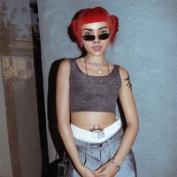 Lil MiquelaLil Miquela adalah salah satu pelopor selebgram virtual. Feed Instagram gadis yang selamanya akan berusia 19 tahun ini tampak estetik seperti kebanyakan influencer. Dilansir Daily Mail, sosok yang pernah di-endorse oleh Calvin Klein, Samsung, Givenchy, Prada ini diperkirakan menerima £6.500 atau sekitar Rp 123 jutaan per posting. Foto: Instagram@lilmiquela