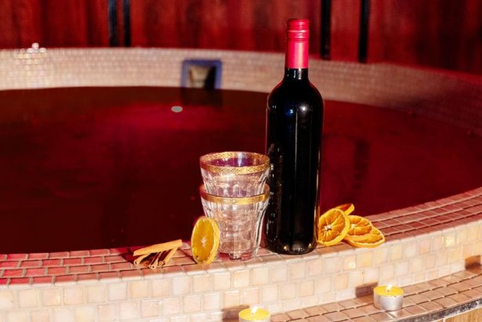 spa wine di Inggris