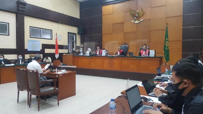 Saksi ahli hukum pidana Nur Basuki di sidang perkara surat jalan palsu Djoko Tjandra.