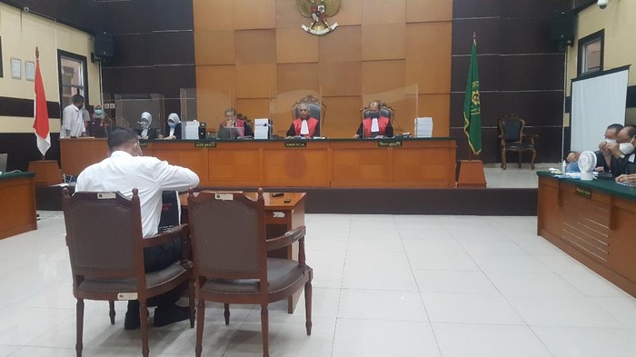 Ahli hukum pidana dari UII Mudzakir dihadirkan sebagai ahli di sidang kasus surat jalan palsu Djoko Tjandra, di PN Jaktim, Selasa (24/11/2020).