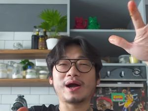Tipe-tipe Food Vlogger Menurut Chef Willgoz, Ada yang Kalem hingga Super Lebay