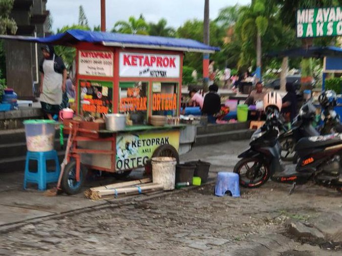 Typo Tulisan Ketoprak Jadi Ketaprok