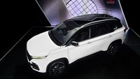 Wuling menyebut Wuling Almaz Limited Edition cuma dijual sebanyak 100 unit di Indonesia. Keistimewaan dari Wuling Almaz Limited Edition ini ada pada eksterior dan interiornya. Foto: Dok. Wuling Motors Indonesia
