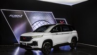 Dengan jumlah produksi yang hanya 100 unit, Wuling Almaz Limited Edition dijual dengan harga Rp 351,8 juta. Harganya beda Rp 10 juta daripada Wuling Almaz Exclusive 7-seater. Foto: Dok. Wuling Motors Indonesia
