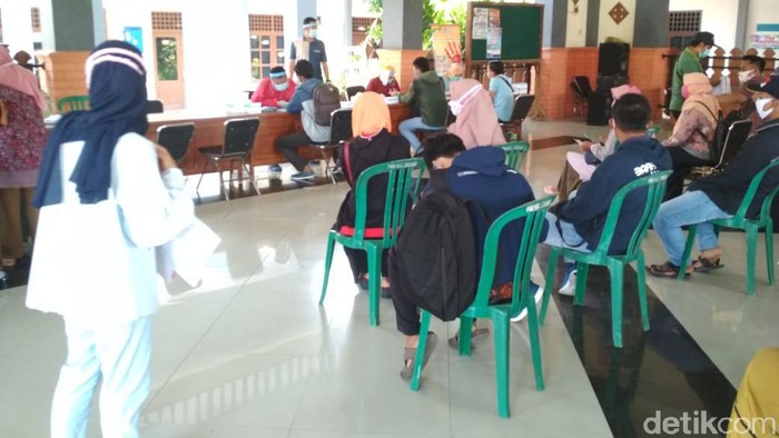 3.071 Pengawas TPS Lamongan rapid test