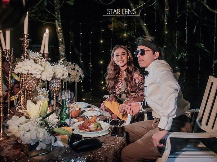 Aurel Hermansyah Kasih Kue Buat Atta Halilintar, Harganya Bikin Kaget