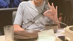 Kedekatan Azka Corbuzier dan Deddy Corbuzier saat Makan di Restoran