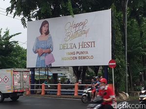 Aksi So Sweet Crazy Rich Surabaya Ucapkan Ultah ke Istri Pakai Baliho