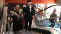 Menteri Kelautan dan Perikanan (KKP) Edhy Prabowo bersama Menteri KKP periode 2014-2019 Susi pudjiastuti terlihat sangat akrab saat hadiri Sertijab Menteri KKP di Kompleks Kementerian Kelautan dan Perikanan, Jakarta. CNN Indonesia/ Ramadhan Rizki Saputra