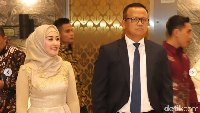 Edhy Prabowo bersama sang istri Iis Rosita Dewi. Ia merupakan anggota Komisi V DPR RI. Instagram @ iisedhyprabowo