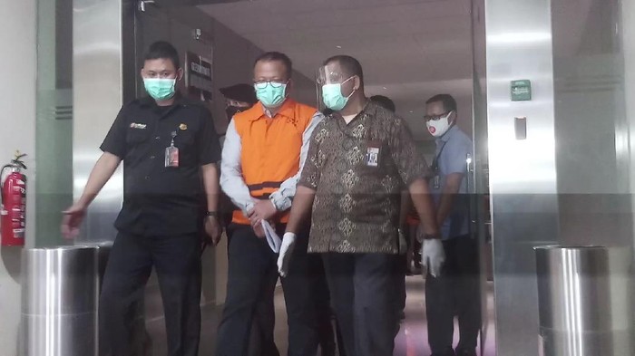 Edhy Prabowo pakai rompi tahanan KPK.