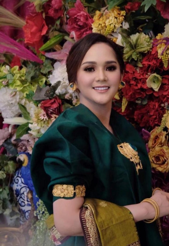 Nadia mengaku tak meminta uang panai tersebut ke calon suaminya. Dia pun mengaku kaget saat sang calon suami yaitu H. Ajis Kalla memberikan uang panai mencapai ratusan juta rupiah.Kaget dan terharu karena kita tidak pernah meminta uang Pannai. Tetapi mempelai pria sendiri yang memberikan jumlah seperti itu, jelasnya. Foto: Dok. pribadi Nadia