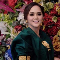 Nadia mengaku tak meminta uang panai tersebut ke calon suaminya. Dia pun mengaku kaget saat sang calon suami yaitu H. Ajis Kalla memberikan uang panai mencapai ratusan juta rupiah.Kaget dan terharu karena kita tidak pernah meminta uang Pannai. Tetapi mempelai pria sendiri yang memberikan jumlah seperti itu, jelasnya. Foto: Dok. pribadi Nadia