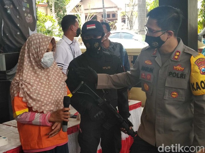 Ibu di Lamongan Ini Gasak Handphone di 14 Lokasi