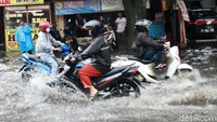 Banjir terjadi sekitar pukul 15.30 WIB.