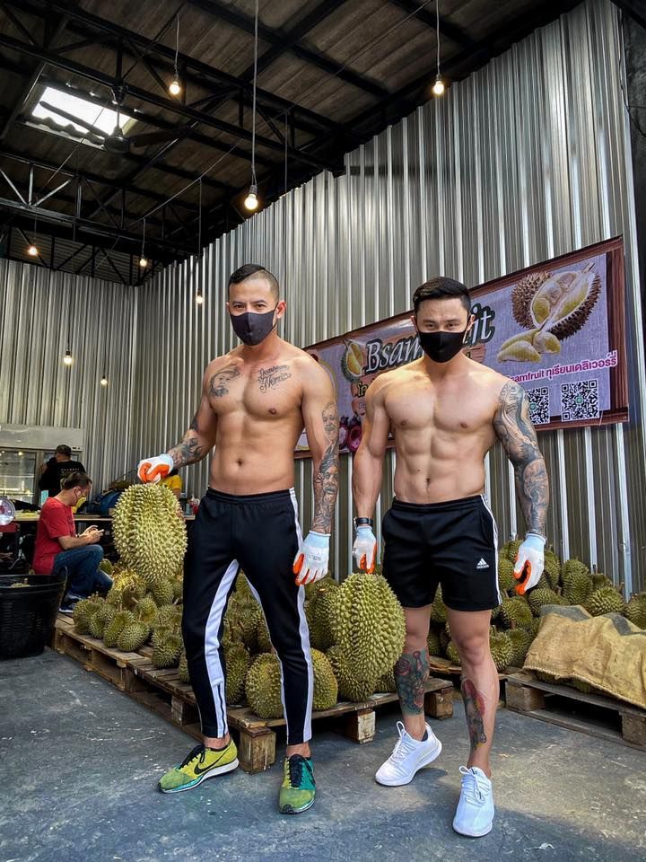 Jangan Salfok! 5 Penjual Makanan di Thailand Ini Tampan dan Cantik Banget