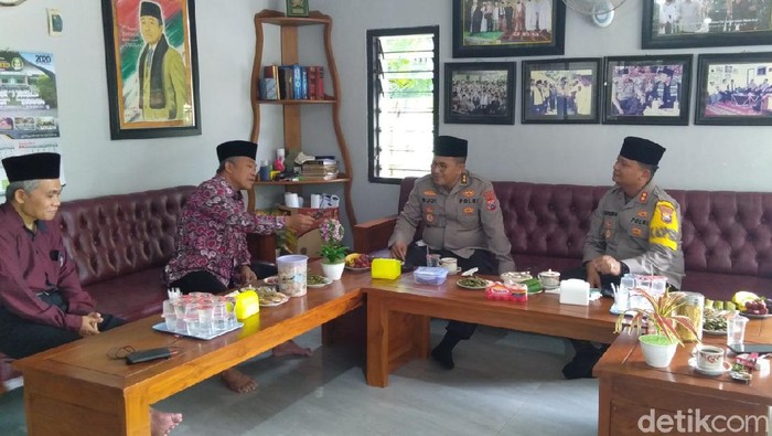 Kapolres Bojonegoro AKBP Eva Guna Pandia langsung tancap gas melakukan berbagai lawatan ke beberapa tokoh agama dan tokoh masyarakat