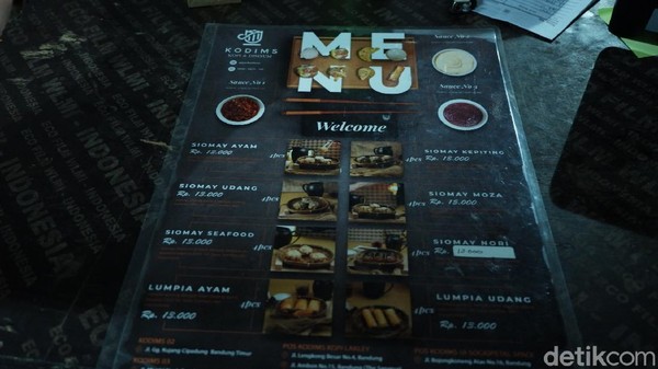 Varian rasanya juga terbilang komplit. Menu favorit pengunjung yaitu siomay ayam, siomay nori, dan ekado. Tinggal pilih saja apa yang dimau. (Siti Fatimah/detikTravel) Varian rasanya juga terbilang komplit. Menu favorit pengunjung yaitu siomay ayam, siomay nori, dan ekado. Tinggal pilih saja apa yang dimau. (Siti Fatimah/detikTravel)