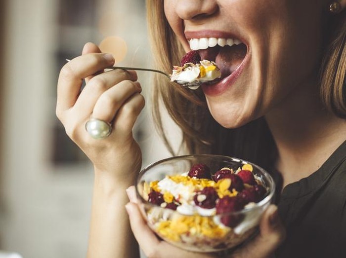 Kesalahan saat makan sarapan 5 Kesalahan Sarapan Sereal yang Bisa Bikin Diet Gagal