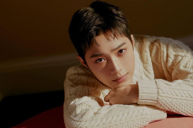 Mengenai kontroversi Lai Guanlin yang ketahuan merokok dan meludah di jalan, pria kelahiran Taipe itu sudah memberikan pernyataan. Melalui sebuah surat bertulisan tangan yang diunggah di Weibo, Guanlin mengaku meminta maaf secara tulus kepada fans. Foto: Instagram @official_lai_kuanlin