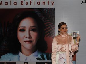 Maia Estianty Curhat Kena Kotoran Burung saat Umrah, Sahabat Ingatkan Ini