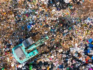 Gokil! Ada Tentara Hitam Dikerahkan Sulap Sampah Jadi Cuan