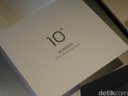 Menggenggam Xiaomi Mi 10 Ultra