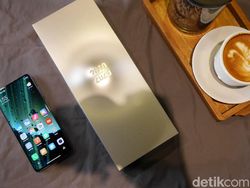 Menggenggam Xiaomi Mi 10 Ultra