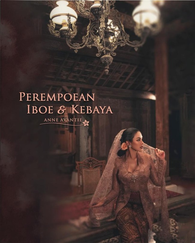 Kebaya dirancang khusus untuk Nikita dalam rangka pemotretan bertema Perempoean Iboe dan Kebaya untuk menyambut Hari Ibu. Selain Nikita, ada pula sosok perempuan dan ibu yang inspiratif, ujar Anne. Pemotretan berlangsung di Jakarta, Selasa (24/11/2020) malam. (Foto: dok. Anne Avantie)