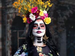 10 Potret Kontestan Miss Mexico Rayakan Hari Orang Mati, Cantik Tapi Seram
