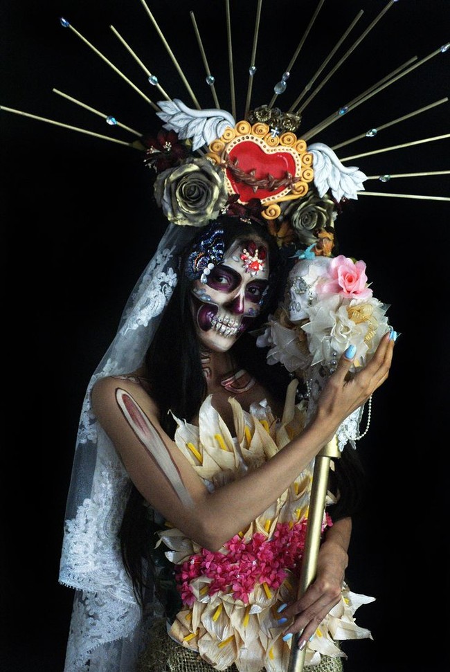 Meskipun berhubungan dengan orang yang sudah meninggal, momen tersebut biasanya lebih kepada perayaan sukacita ketimbang berduka. Foto: Facebook/MissMexicoOrg