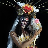 Meskipun berhubungan dengan orang yang sudah meninggal, momen tersebut biasanya lebih kepada perayaan sukacita ketimbang berduka. Foto: Facebook/MissMexicoOrg