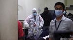 Penyemprotan Disinfektan Rutin di Lobi KPK