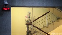  Penyemprotan rutin dilakukan setiap hari setelah jam kantor selesai.