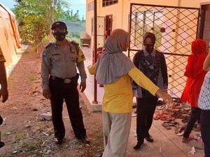 Polresta Mataram Kerahkan Polwan Kawal Pelipatan Surat Suara di KPUD