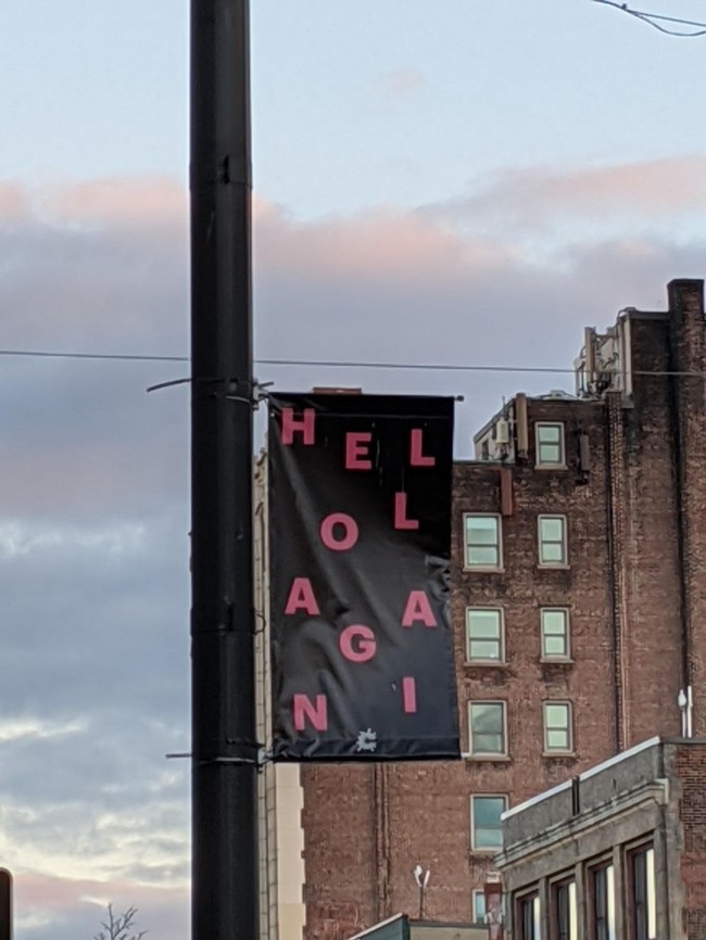 Posternya bikin mikir keras. Lagian kenapa hurufnya harus diacak gitu deh.. Ada-ada aja.. Foto: Reddit/@WorkingStomach