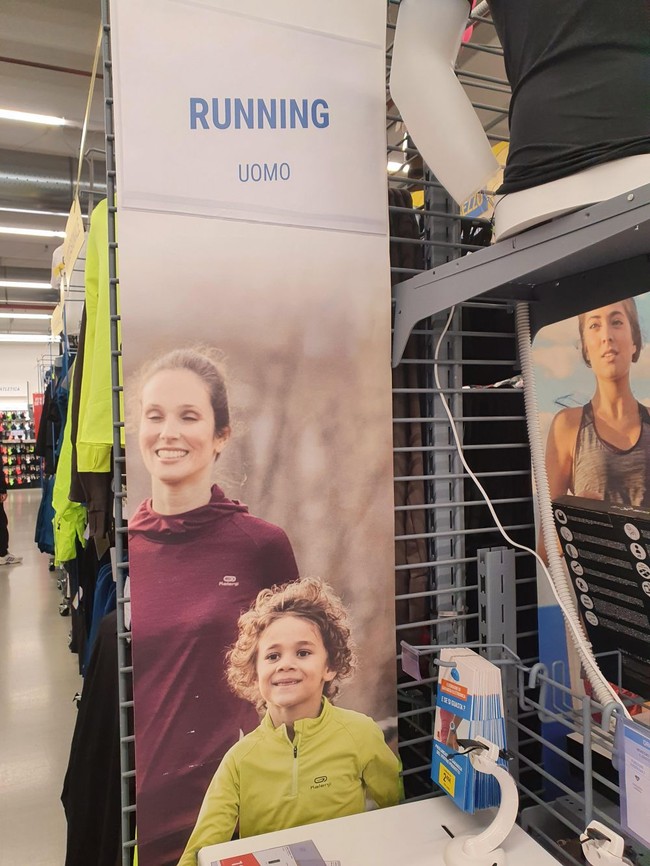 Yaelah bund, belom siap udah difoto aja nih. Alhasil modelnya jadi kayak olahraga sambil tidur. Foto: Reddit/@Gattones11